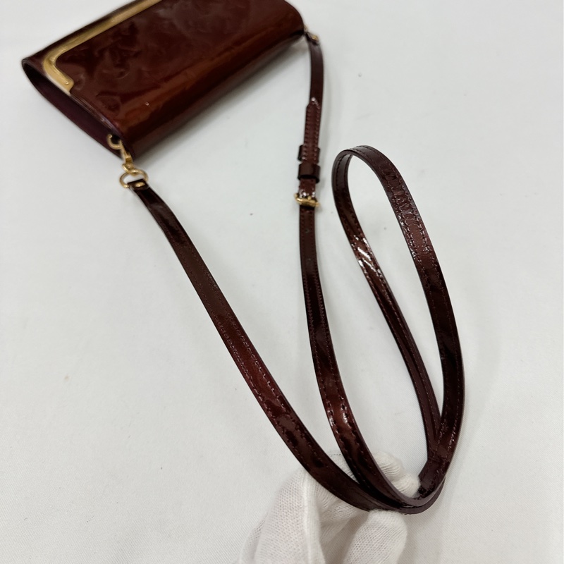 莉亞精品♡ LV 漆皮斜背包 二手美包-16