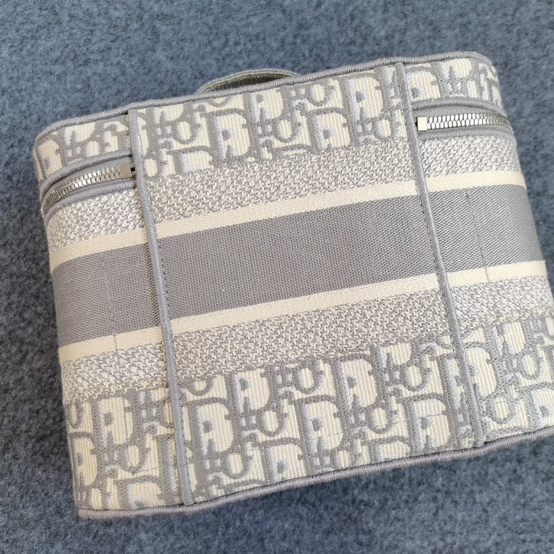 超新⭐DIOR迪奧 DiorTravel Oblique刺繡經典老花滿印 滌綸 洗漱包收納包手提包單肩包斜挎包化妝包 女款 灰色-1