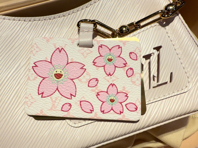 LV 村上隆聯名款櫻花粉限量肩背斜背兩用包-3