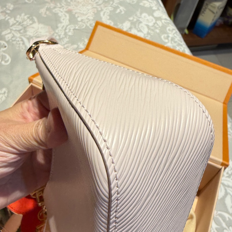 LV 村上隆聯名款櫻花粉限量肩背斜背兩用包-7