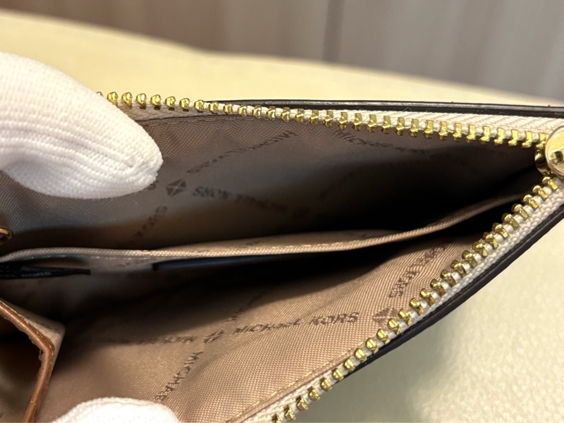 Michael Kors 經典LOGO信用卡證件鑰匙圈零錢包(白/咖)-14