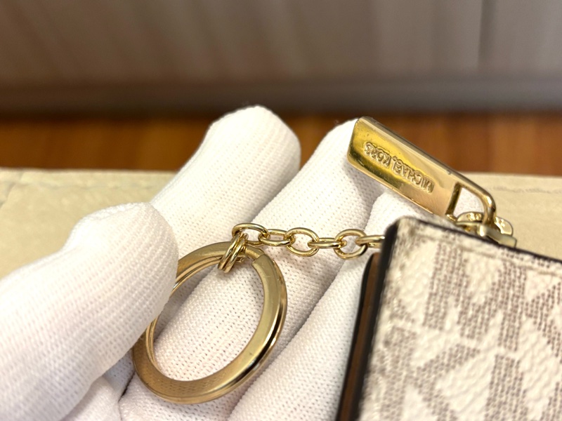 Michael Kors 經典LOGO信用卡證件鑰匙圈零錢包(白/咖)-16