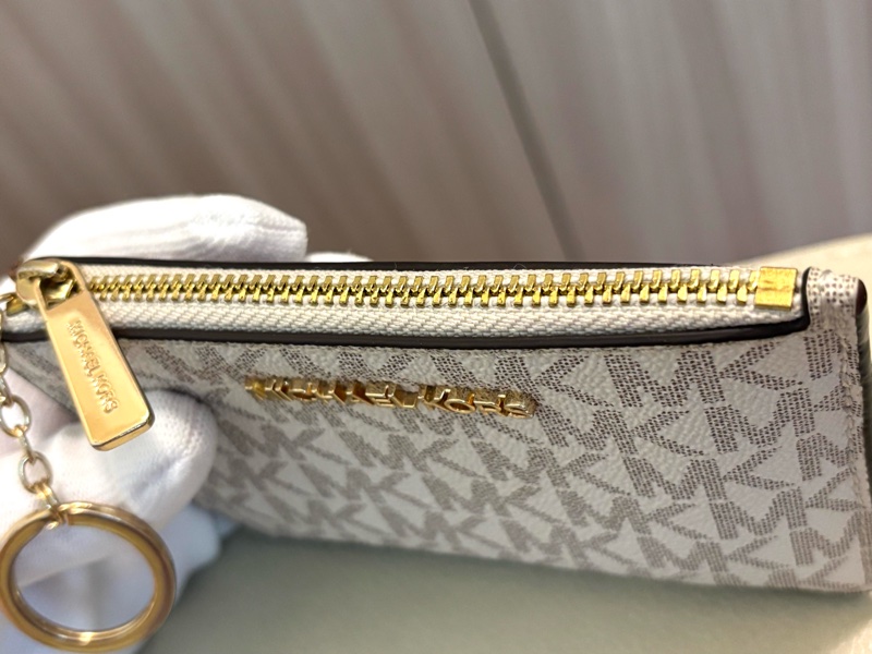 Michael Kors 經典LOGO信用卡證件鑰匙圈零錢包(白/咖)-17