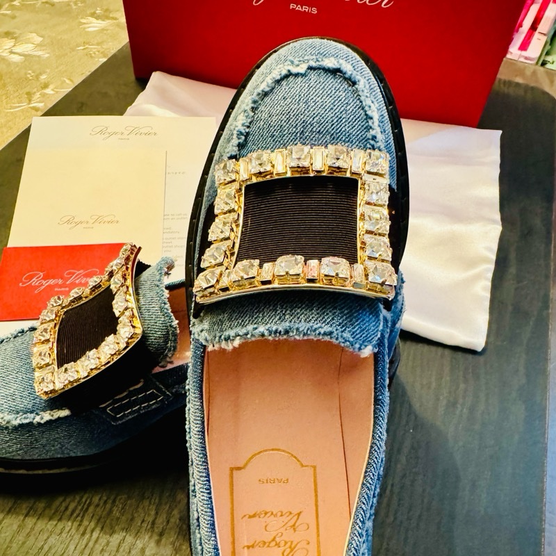 2025 Roger vivid 鑽扣藍色牛仔、單寧樂福鞋、休閒鞋 * 35 1/2-1