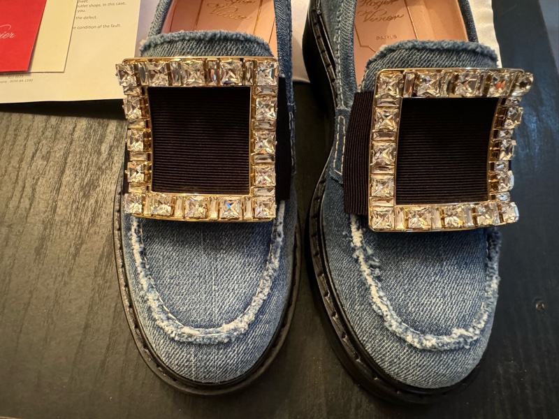 2025 Roger vivid 鑽扣藍色牛仔、單寧樂福鞋、休閒鞋 * 35 1/2-4