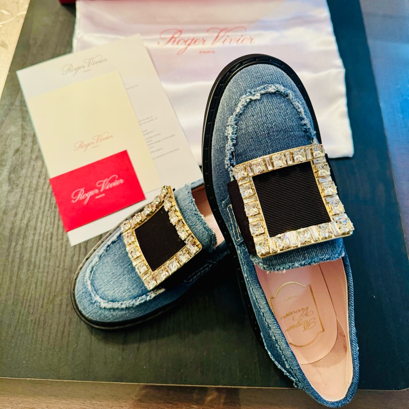 2025 Roger vivid 鑽扣藍色牛仔、單寧樂福鞋、休閒鞋 * 35 1/2-5