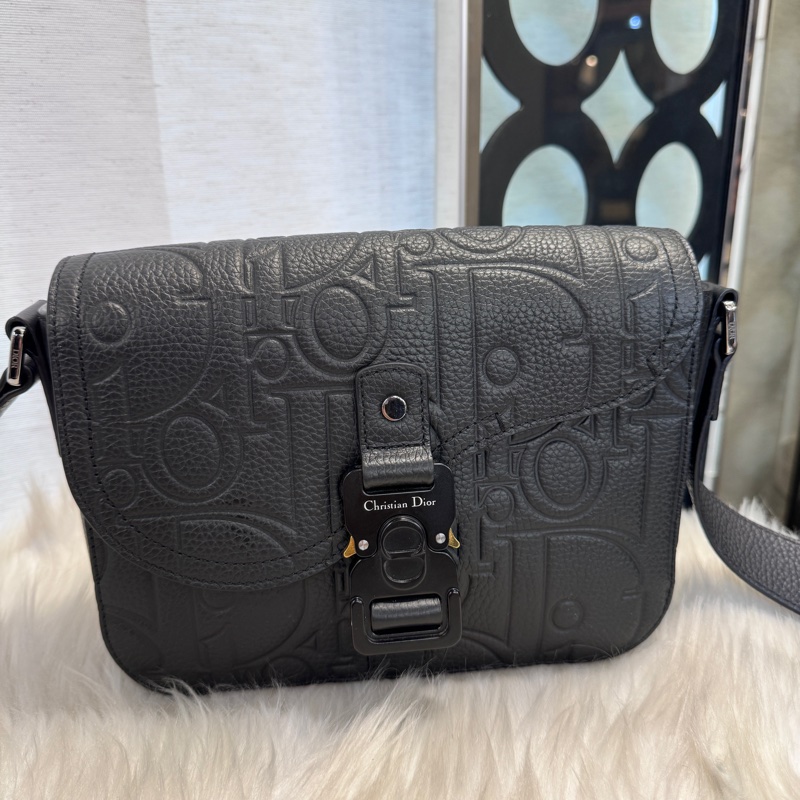 Dior Saddle黑牛皮壓紋郵差包 包況漂亮😻-0
