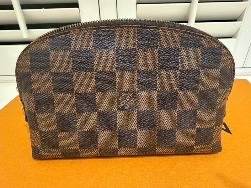 LV化妝包9.5成新-0