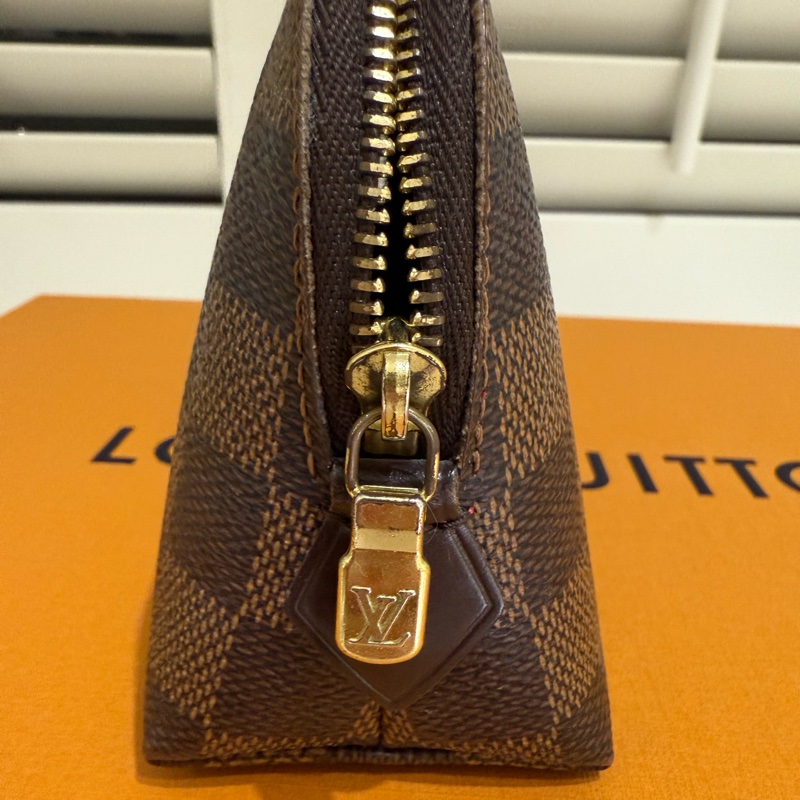 LV化妝包9.5成新-1