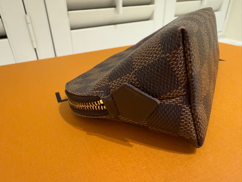 LV化妝包9.5成新-2