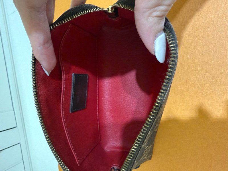 LV化妝包9.5成新-8