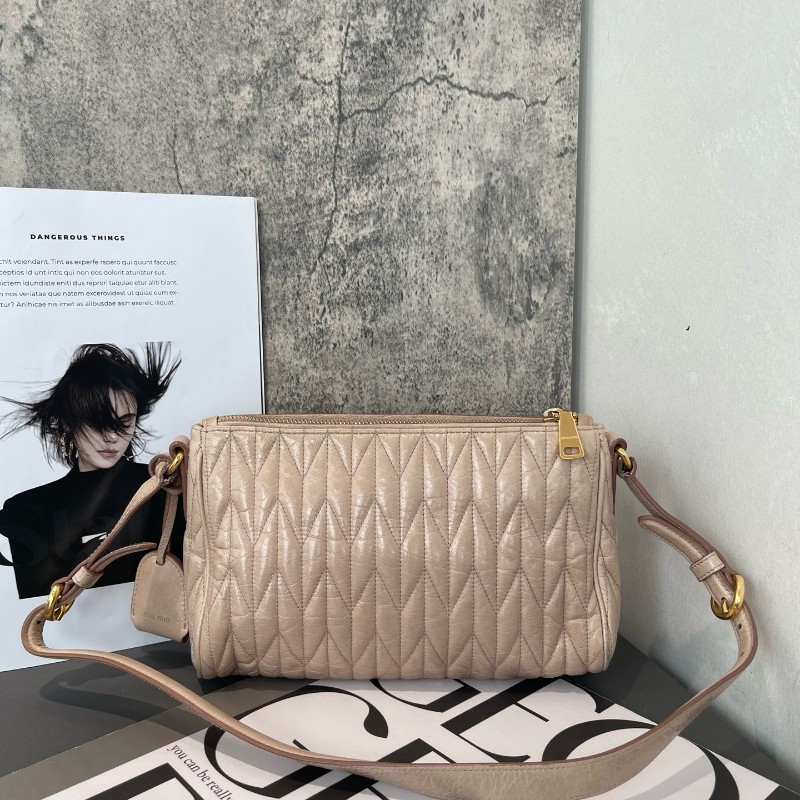 Miumiu全皮皺褶包肉粉色 肩背包斜背包-1