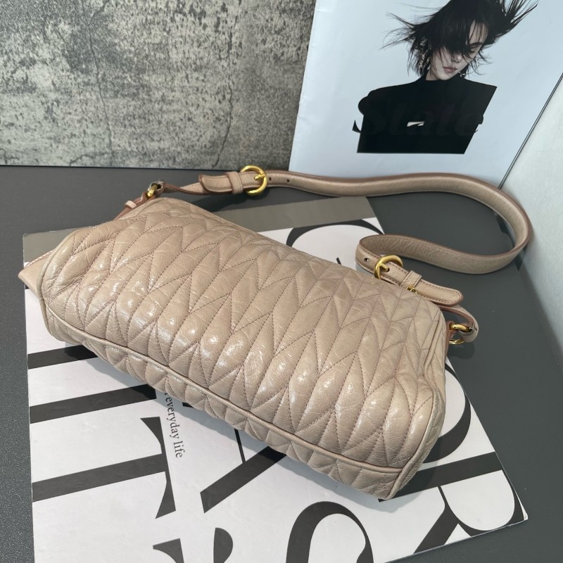 Miumiu全皮皺褶包肉粉色 肩背包斜背包-3