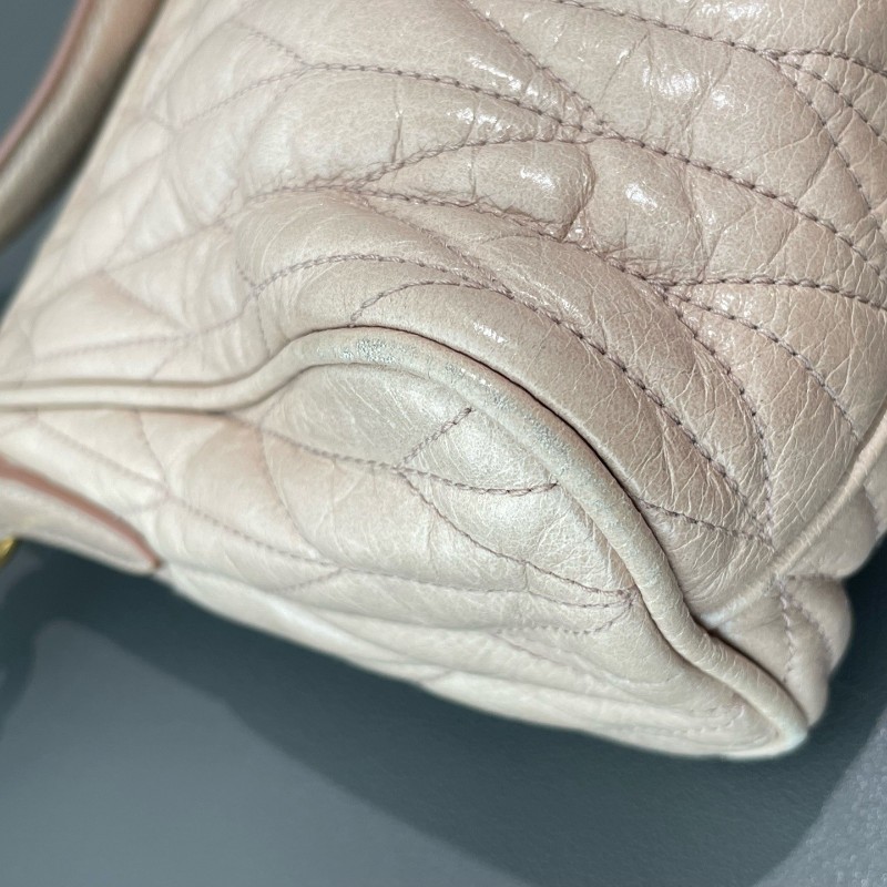 Miumiu全皮皺褶包肉粉色 肩背包斜背包-4