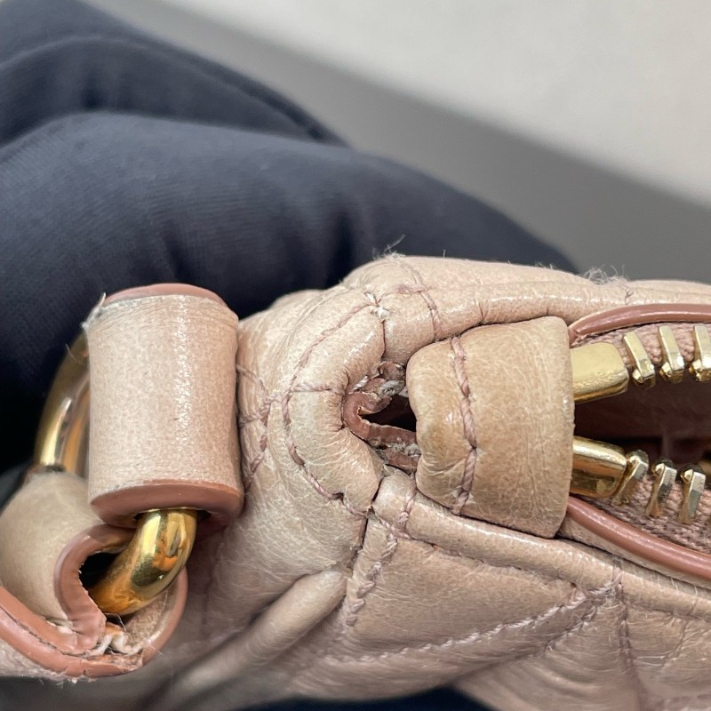 Miumiu全皮皺褶包肉粉色 肩背包斜背包-8