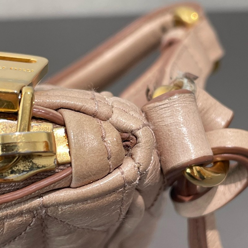 Miumiu全皮皺褶包肉粉色 肩背包斜背包-9