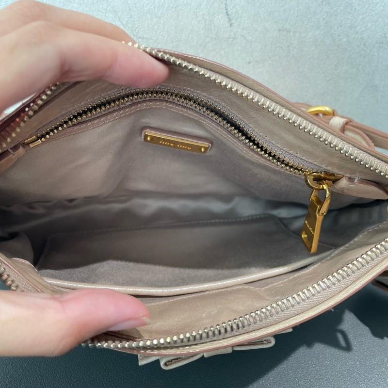 Miumiu全皮皺褶包肉粉色 肩背包斜背包-10