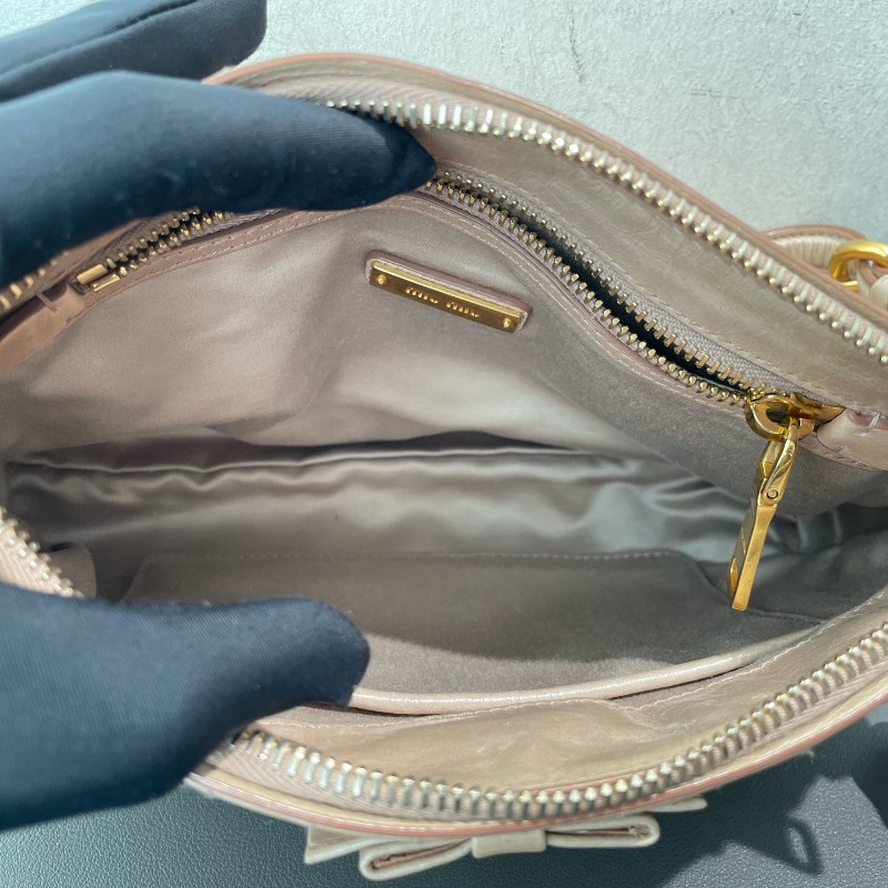 Miumiu全皮皺褶包肉粉色 肩背包斜背包-11