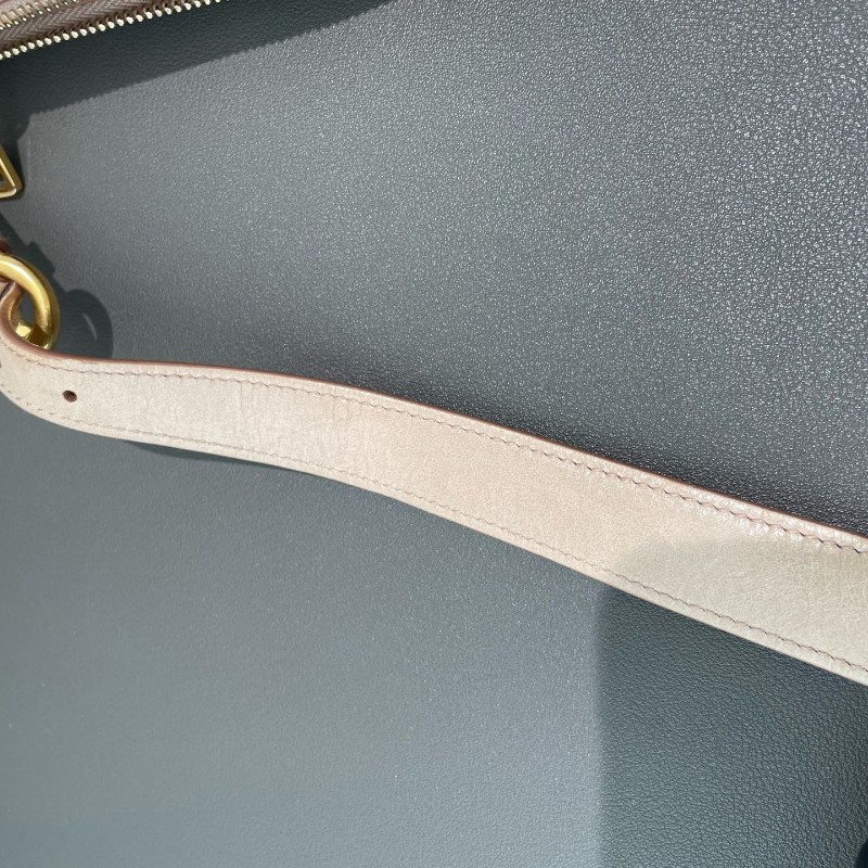 Miumiu全皮皺褶包肉粉色 肩背包斜背包-13