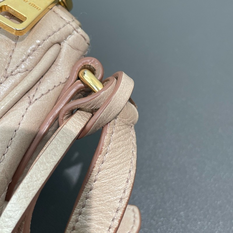 Miumiu全皮皺褶包肉粉色 肩背包斜背包-19