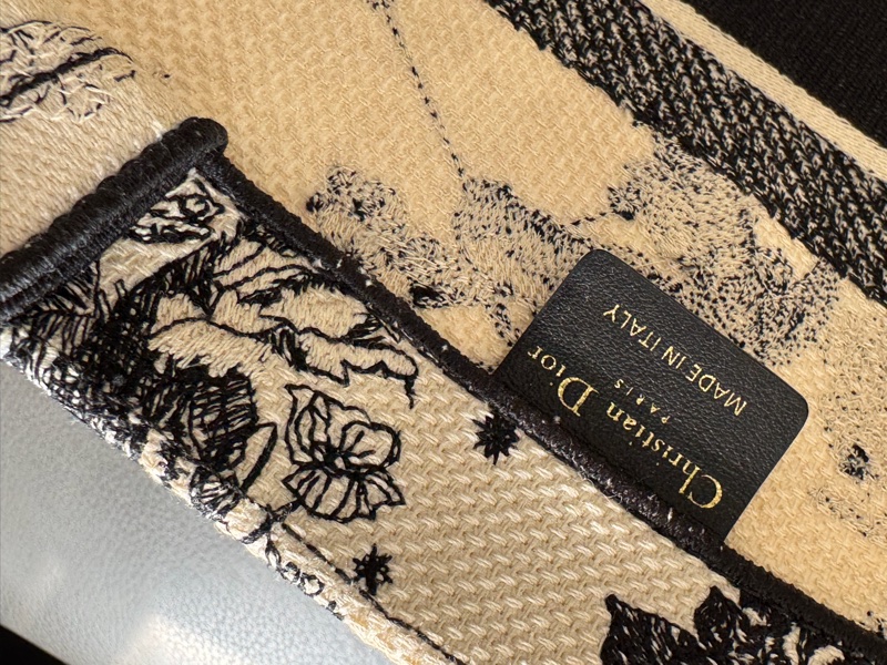 （保留)Dior tote 星座刺繡⭐️book Tote MM黑色奶白托特包 shopping bag-15