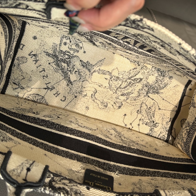 （保留)Dior tote 星座刺繡⭐️book Tote MM黑色奶白托特包 shopping bag-17