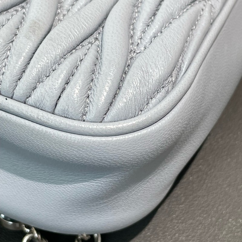 Miumiu Matelassé褶皺可拆卸鏈條拉鍊羊皮 斜挎包單肩包-13