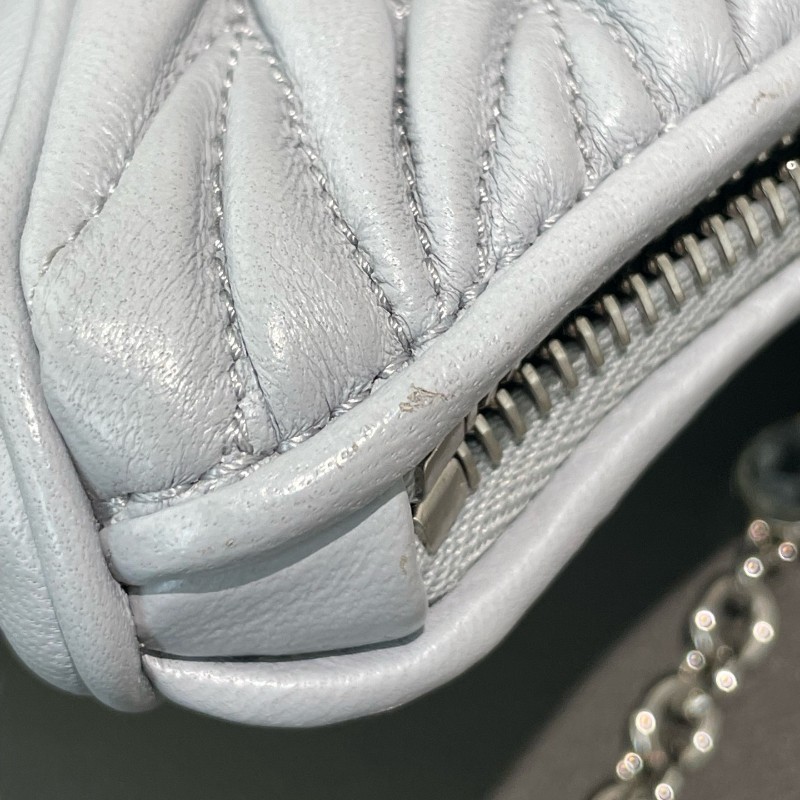 Miumiu Matelassé褶皺可拆卸鏈條拉鍊羊皮 斜挎包單肩包-17