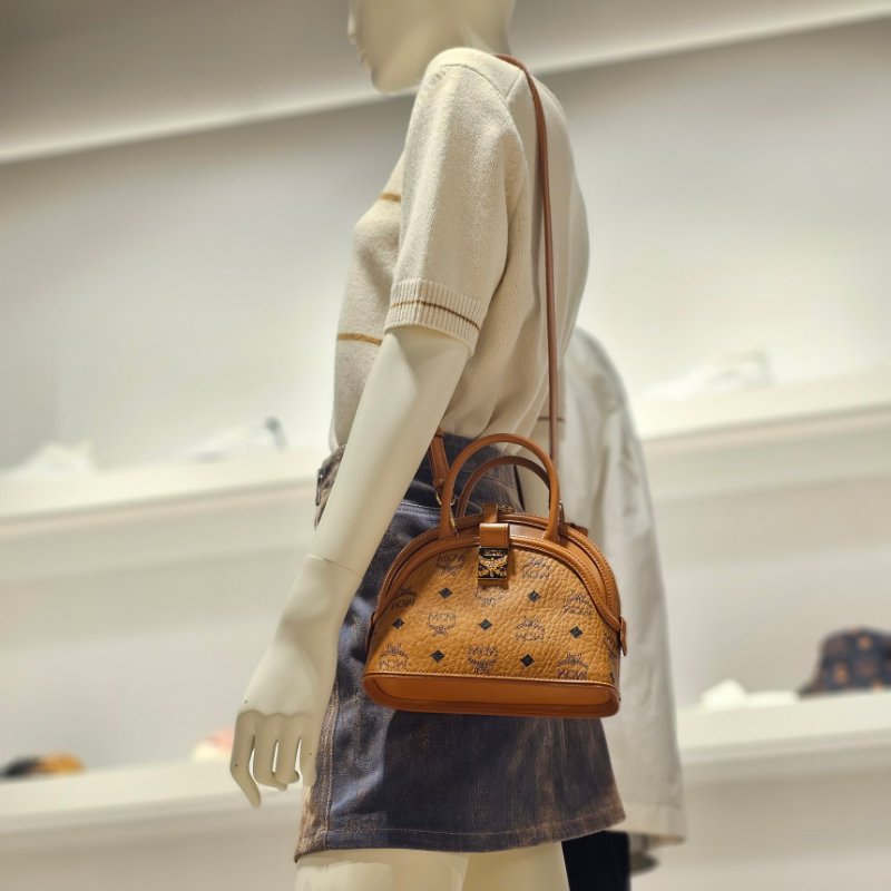 🎉新品好折扣✨MCM Tracy Visetos 弧形拉鍊貝殼包 干邑色-9