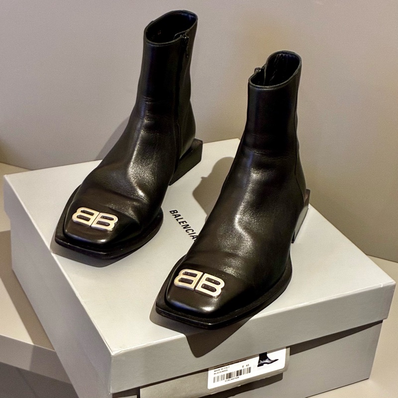 Balenciaga 巴黎世家雙B Logo黑色皮革方頭短靴 尺碼43-0