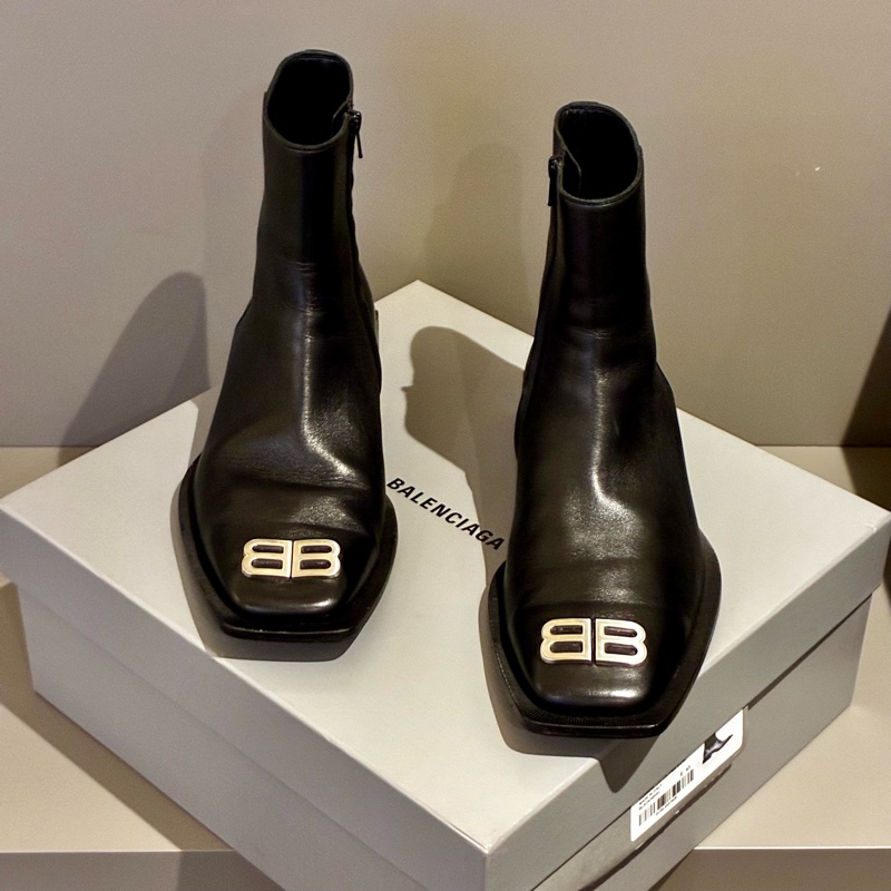 Balenciaga 巴黎世家雙B Logo黑色皮革方頭短靴 尺碼43-1
