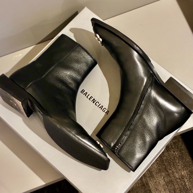 Balenciaga 巴黎世家雙B Logo黑色皮革方頭短靴 尺碼43-5