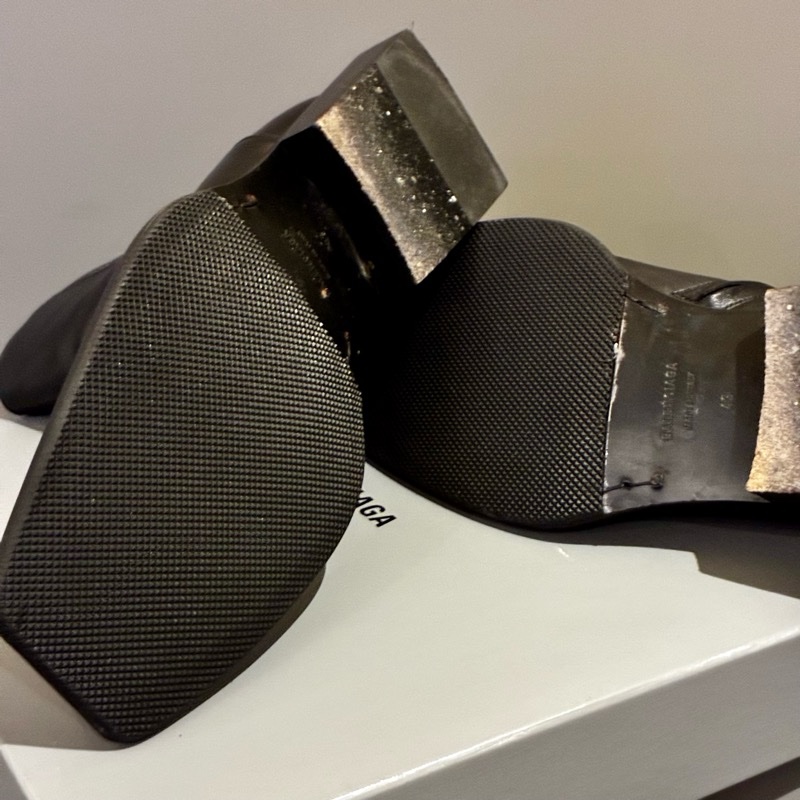 Balenciaga 巴黎世家雙B Logo黑色皮革方頭短靴 尺碼43-6