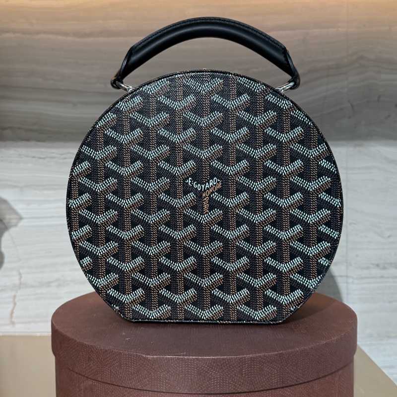 GOYARD ALTO HATBOX TRUNK 黑色圖騰手工繪料斜背手提圓餅包-3