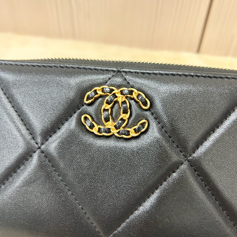 Chanel 19系列 31開經典雙c logo 菱格紋黑金長夾-4