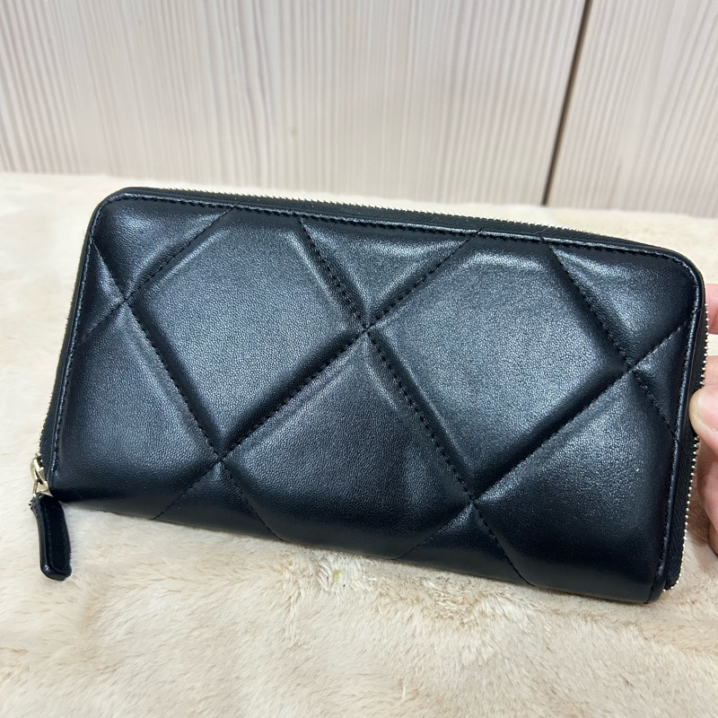 Chanel 19系列 31開經典雙c logo 菱格紋黑金長夾-8