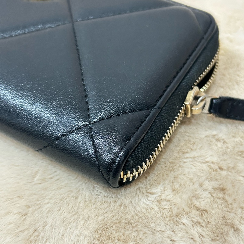 Chanel 19系列 31開經典雙c logo 菱格紋黑金長夾-11