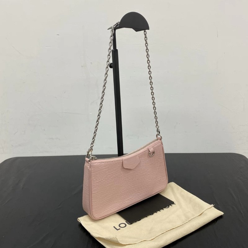 LV easy pouch on strap芭蕾粉水波紋大麻將腋下包 芯片款 19*11*3 98新配件塵袋-1