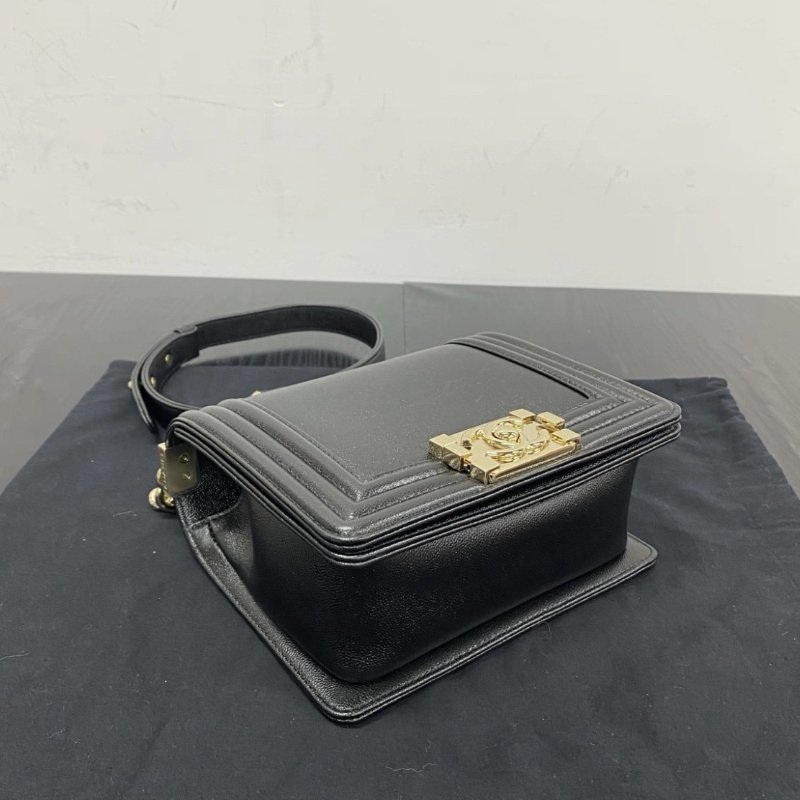 CHANEL 黑金leboy肩背斜背包 18*16*6.5 99新配件塵袋購證-4