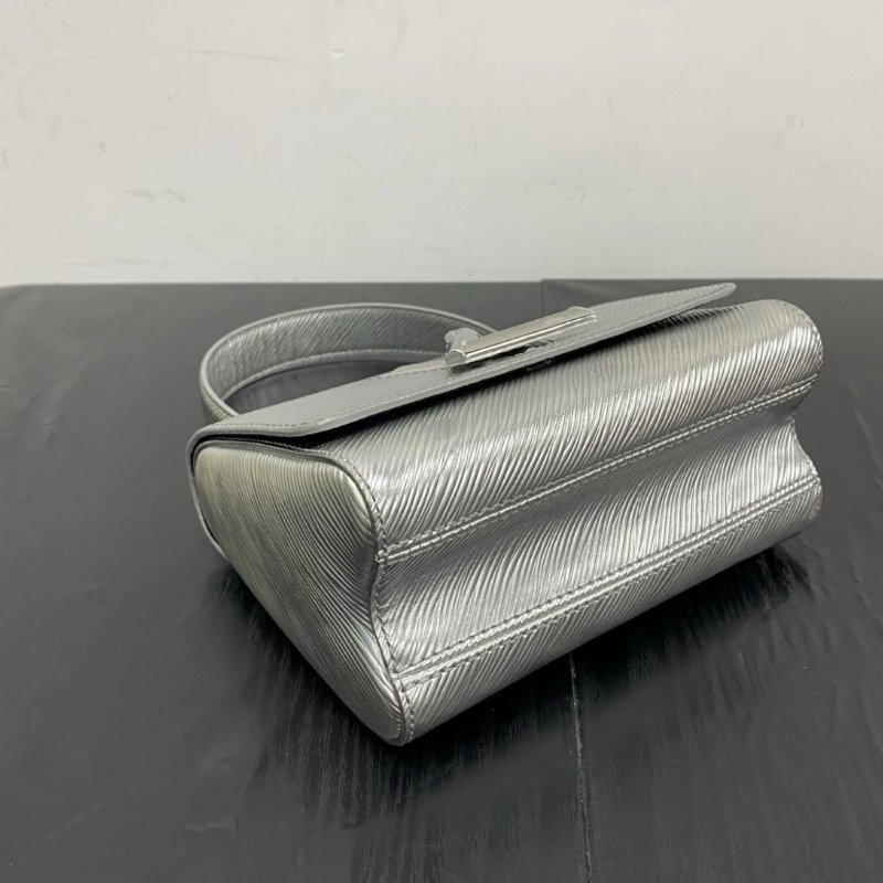 LV Twist 銀色水波紋手提肩背斜背包 18*14*8 98新配件鏡子塵袋-4