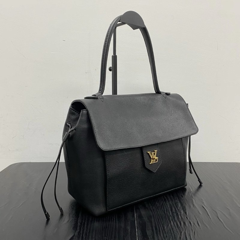 LV Lock Me黑金抽繩手提包 27*25*13 98新配件塵袋-1