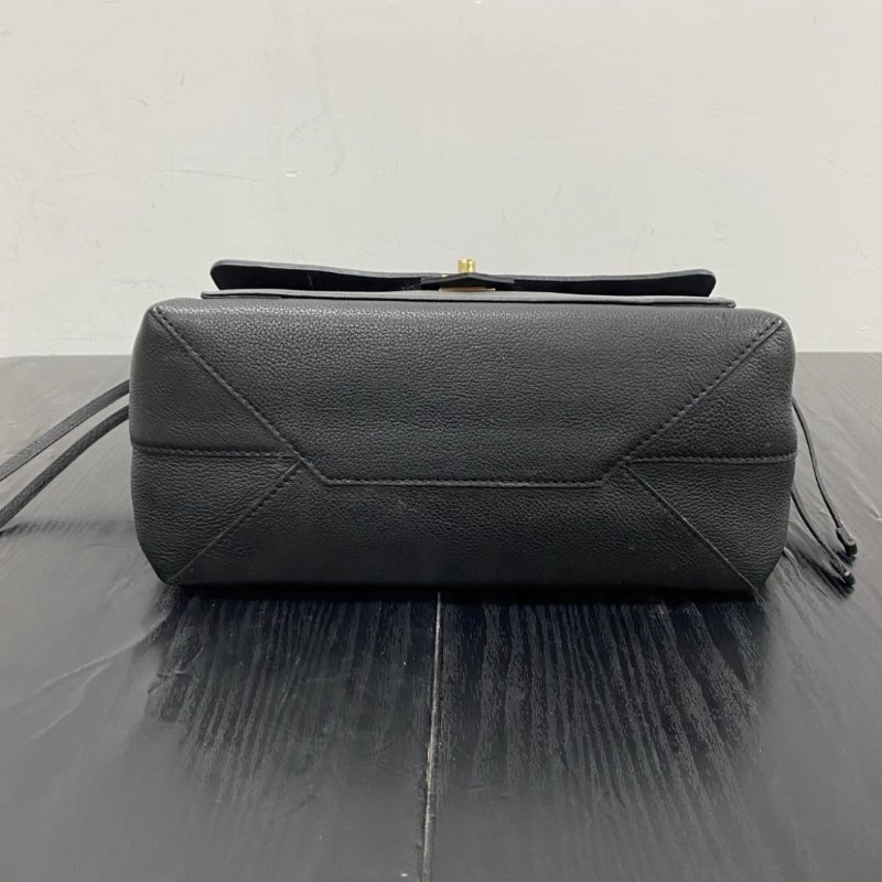 LV Lock Me黑金抽繩手提包 27*25*13 98新配件塵袋-3