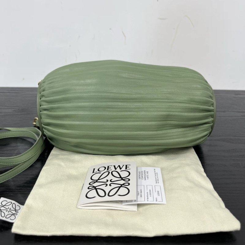 LOEWE Pouch系列 Bracelet皺摺燈籠包迷迭香綠肩背斜背包 25*10*10 98新配件塵袋-0