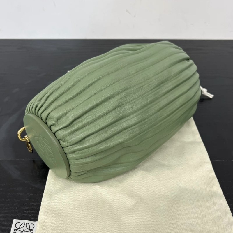 LOEWE Pouch系列 Bracelet皺摺燈籠包迷迭香綠肩背斜背包 25*10*10 98新配件塵袋-3
