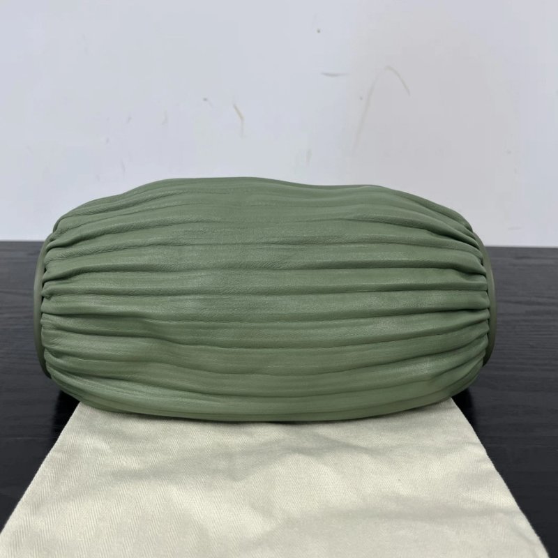 LOEWE Pouch系列 Bracelet皺摺燈籠包迷迭香綠肩背斜背包 25*10*10 98新配件塵袋-4