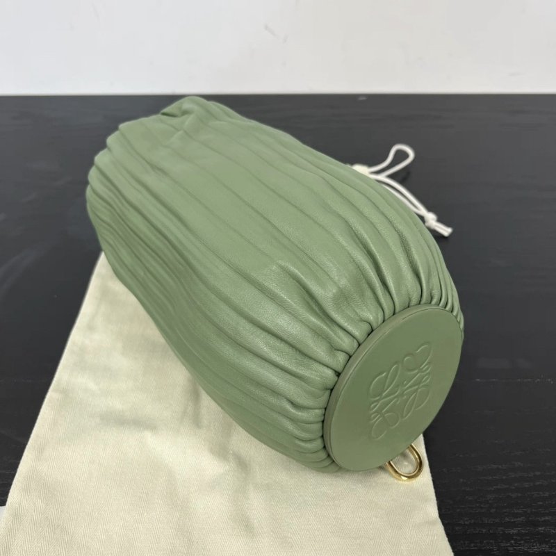 LOEWE Pouch系列 Bracelet皺摺燈籠包迷迭香綠肩背斜背包 25*10*10 98新配件塵袋-2