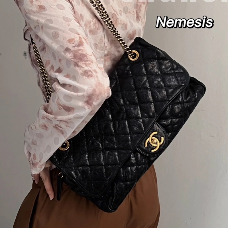 絕版限量出售🤩Chanel黑金皺摺牛皮菱格紋機場斜挎單肩包-1