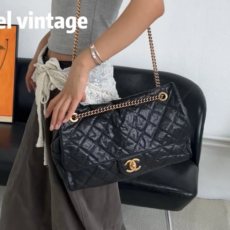 絕版限量出售🤩Chanel黑金皺摺牛皮菱格紋機場斜挎單肩包-4