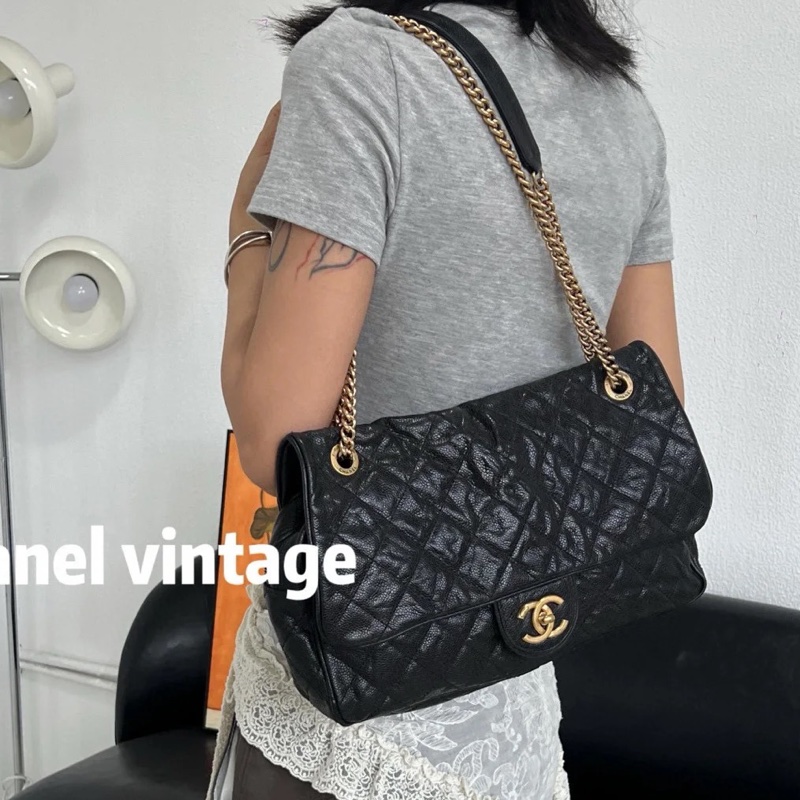 絕版限量出售🤩Chanel黑金皺摺牛皮菱格紋機場斜挎單肩包-5
