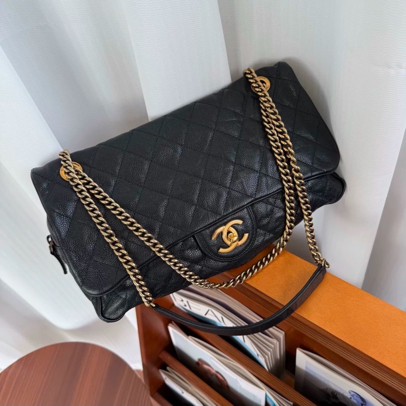 絕版限量出售🤩Chanel黑金皺摺牛皮菱格紋機場斜挎單肩包-6